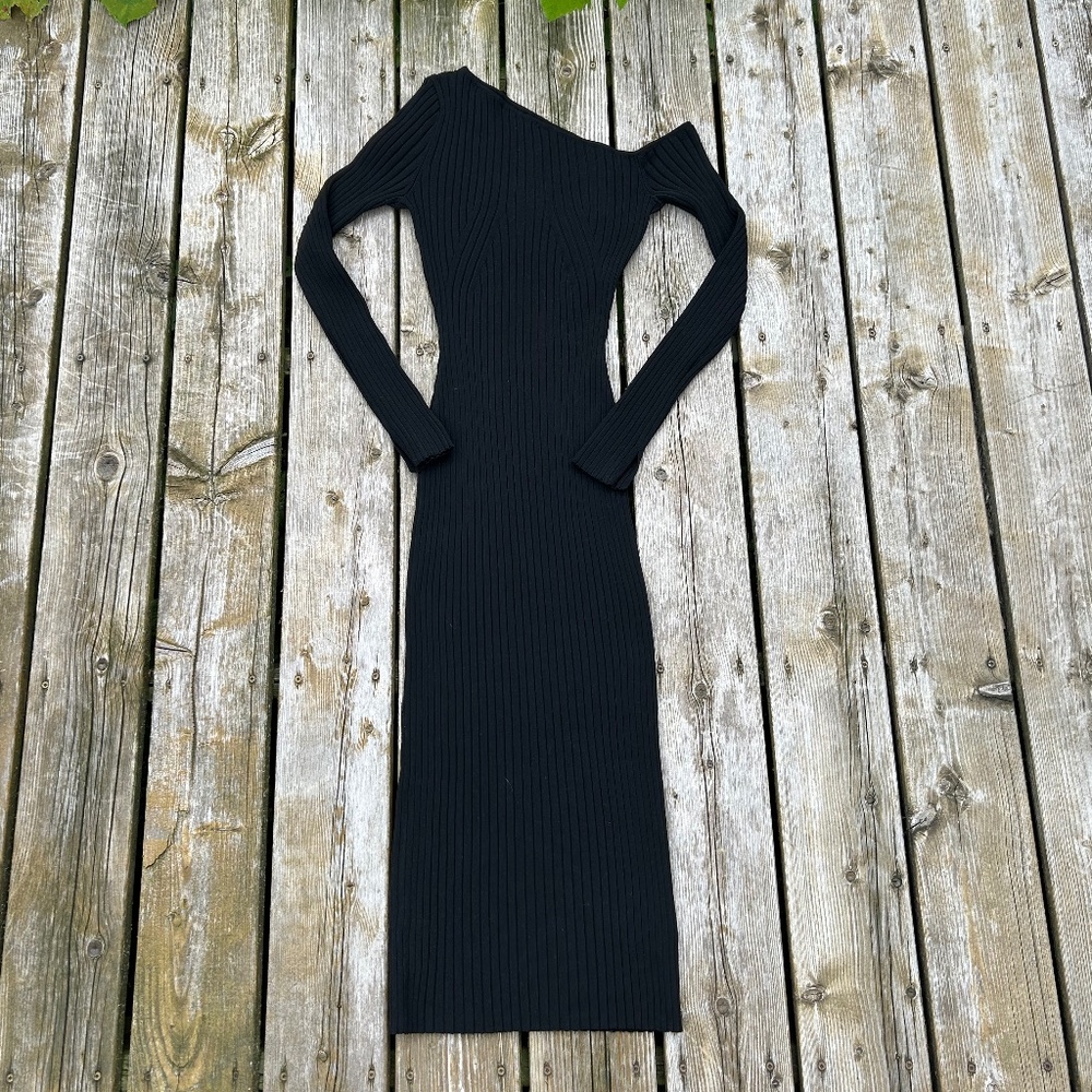 H&M ⎮ Bodycon Ribbed Long Sleeve Midi Dress